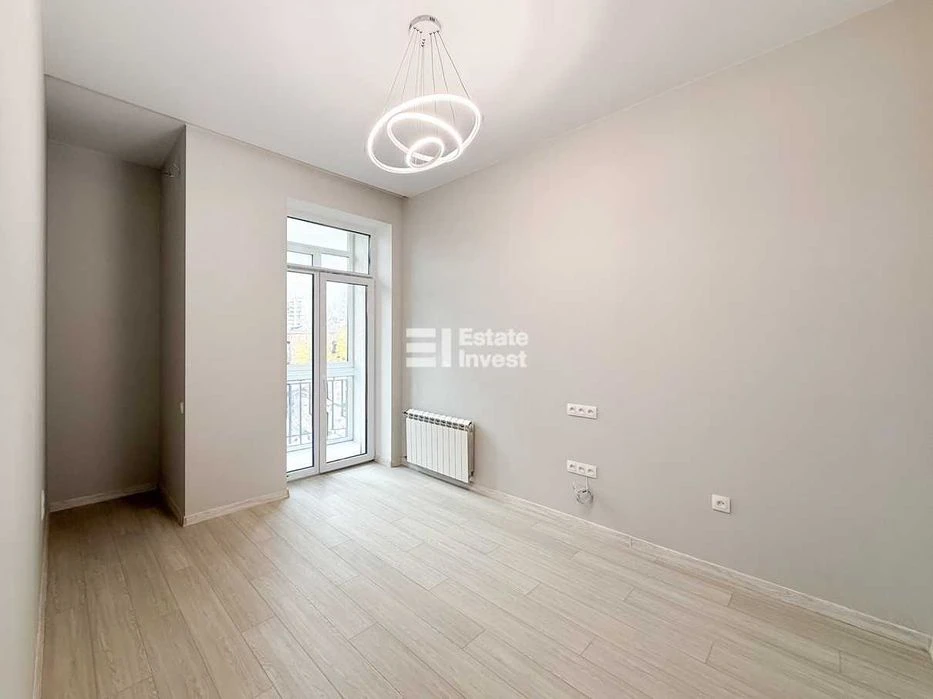 I will sell a 4-room apartment on Kultury St., 11