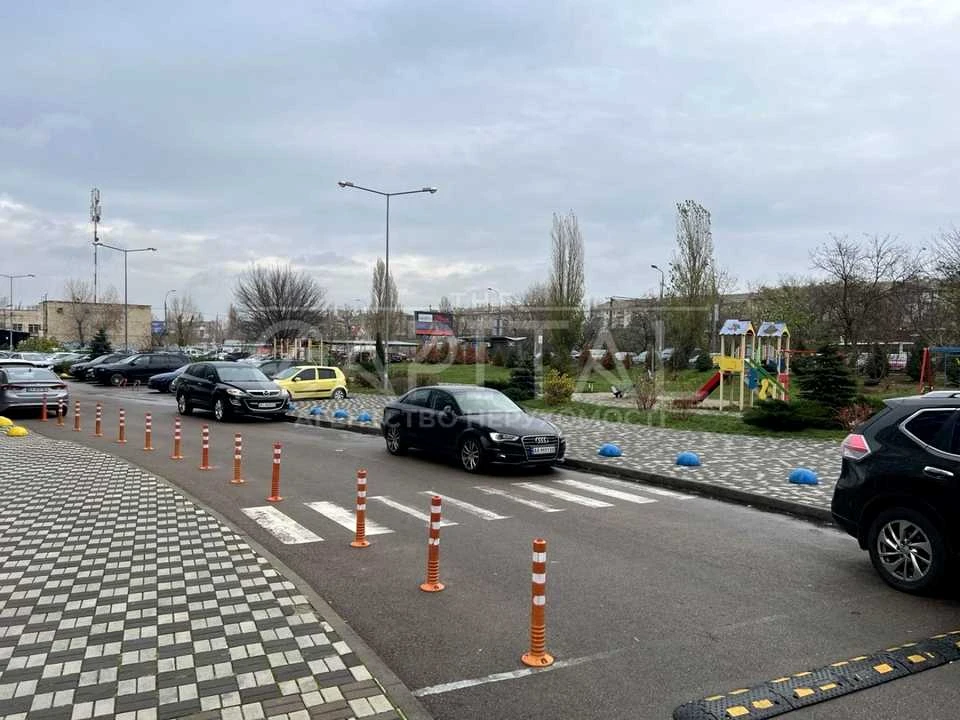 Будинок. Київ, Соборності просп. (Возз'єднання)