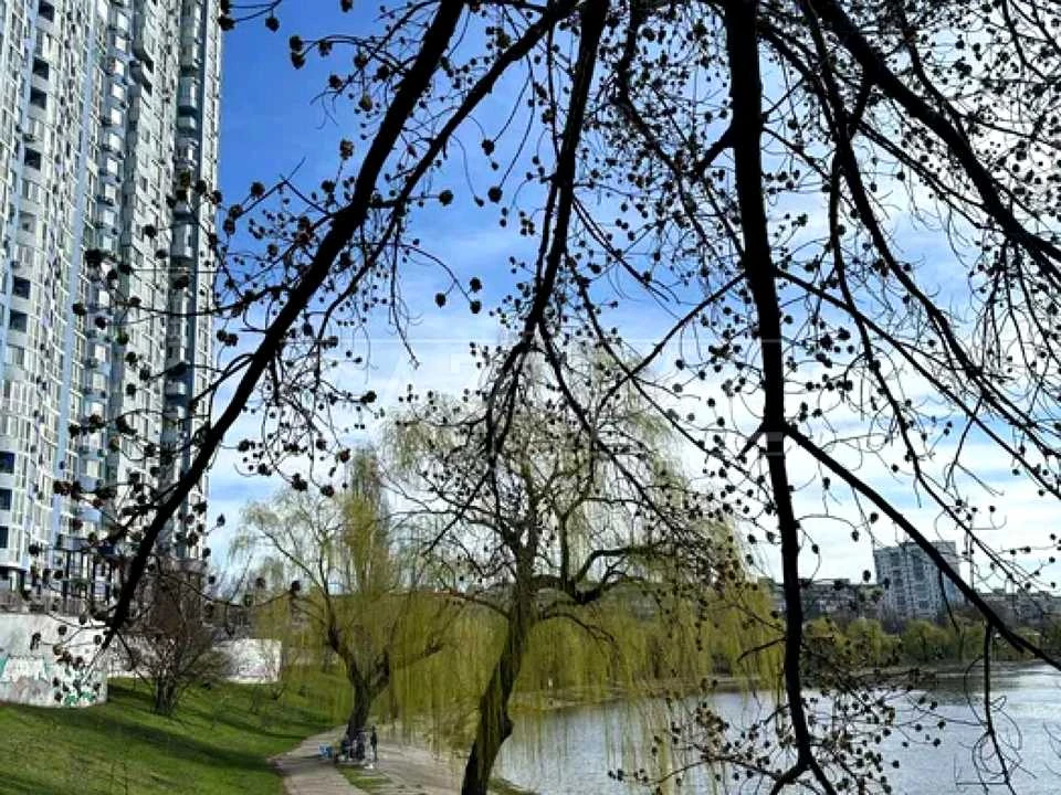 Будинок. Київ, Соборності просп. (Возз'єднання)