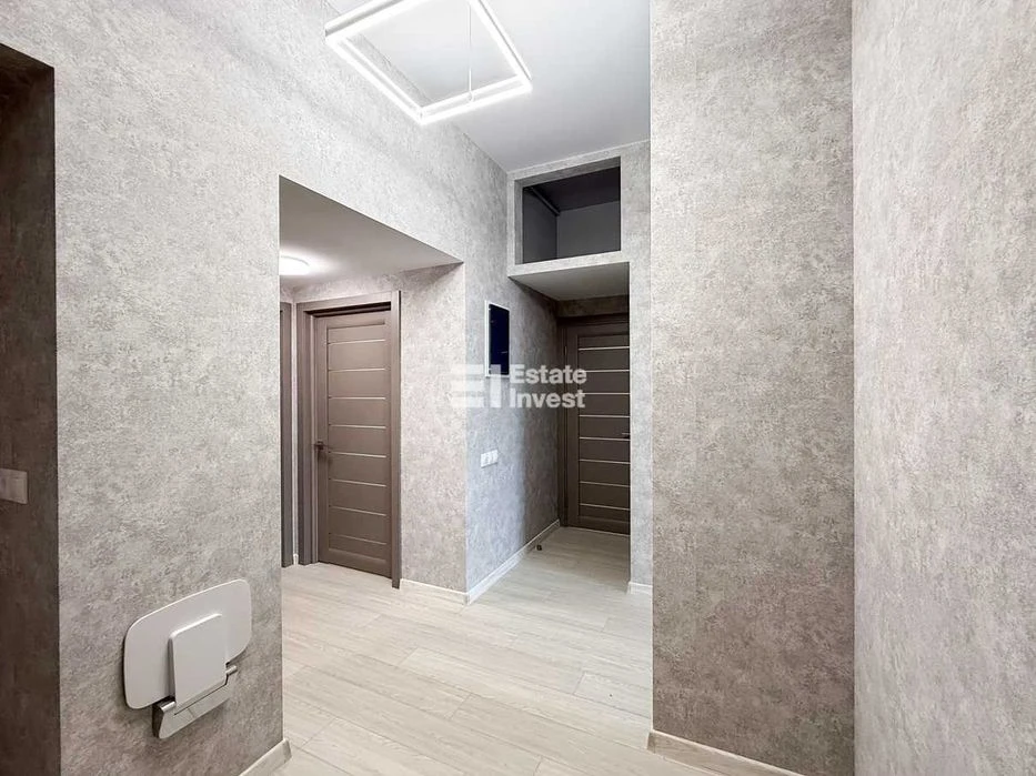 I will sell a 4-room apartment on Kultury St., 11