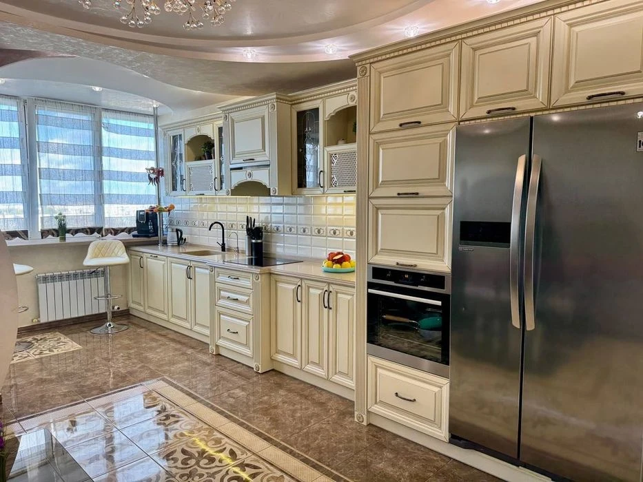 Sale of 4k with renovation in a new house, packing for two cars
