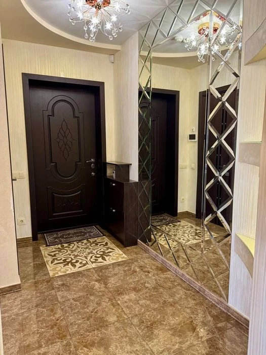 Sale of 4k with renovation in a new house, packing for two cars