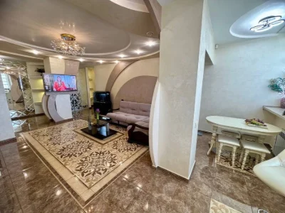 Sale of 4k with renovation in a new house, packing for two cars