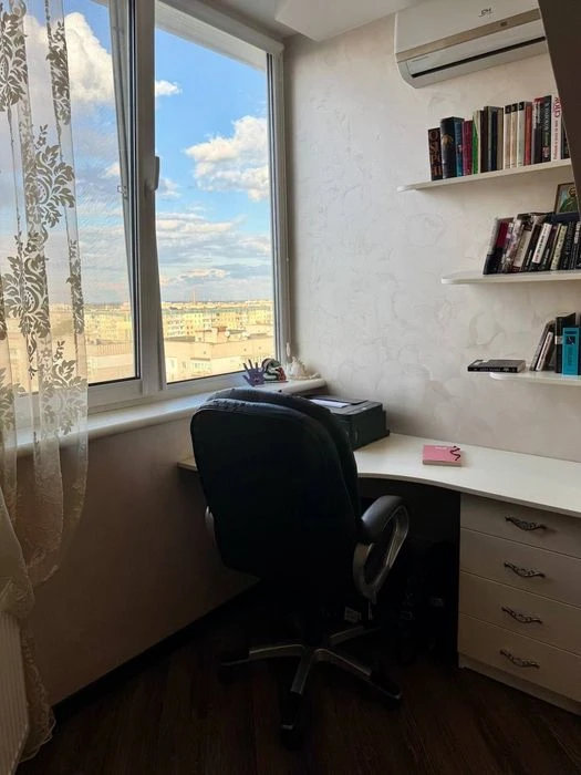 Sale of 4k with renovation in a new house, packing for two cars
