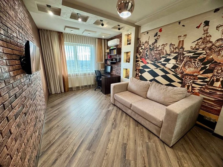 Sale of 4k with renovation in a new house, packing for two cars