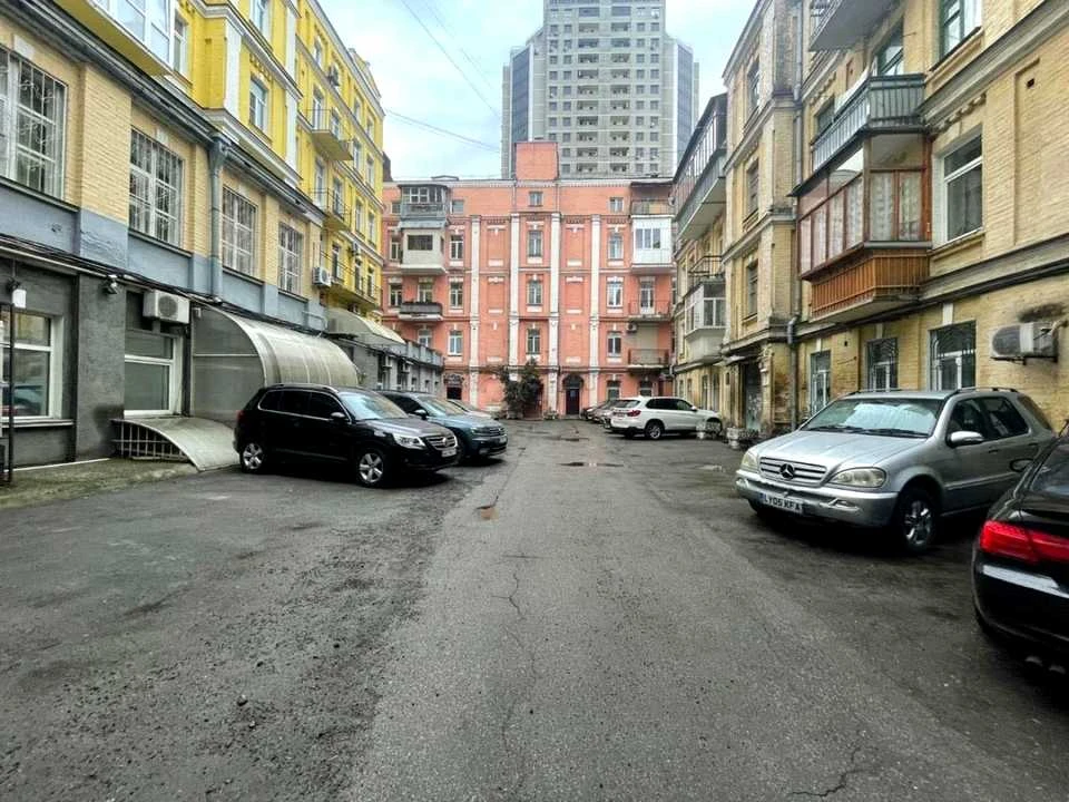 Будинок. Київ, Жилянська вул.