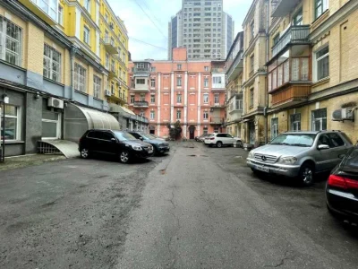Будинок. Київ, Жилянська вул.
