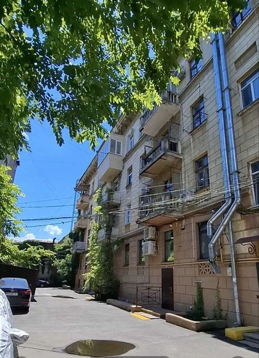 1-комнатная квартира в центре города, ул. Утесова. Средний