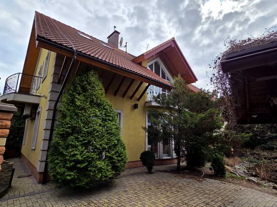 Будинок. Київ, Локомотивна вул.