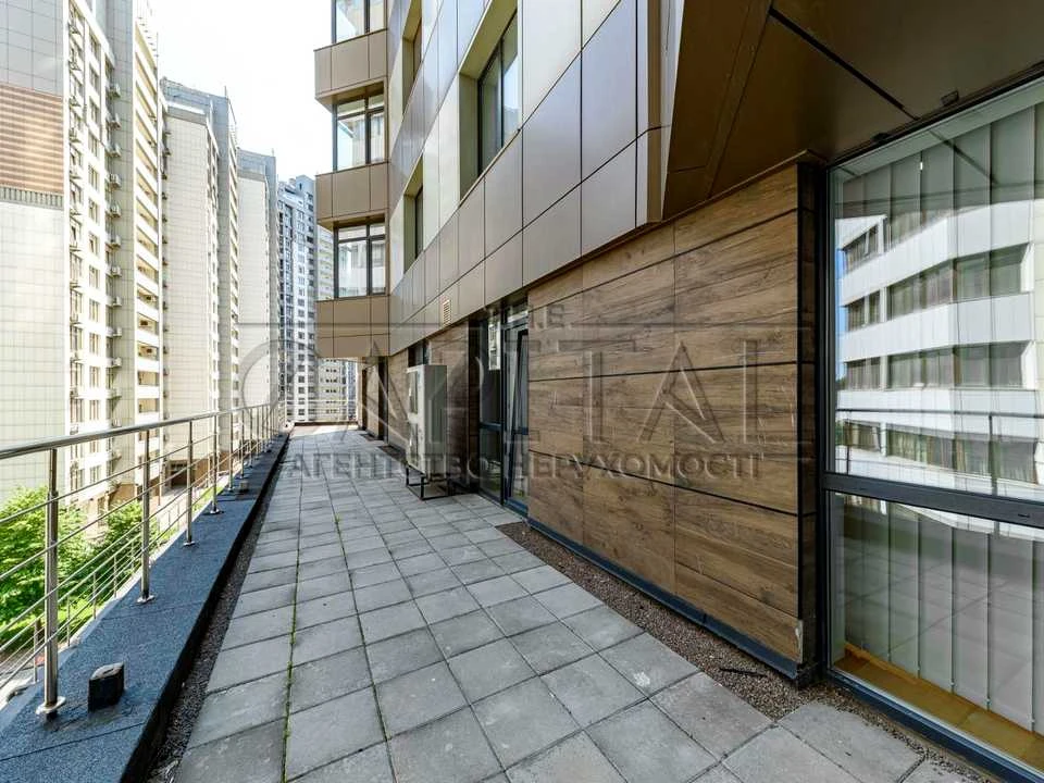 Будинок. Київ, Андрія Верхогляда вул. (Михайла Драгомирова)