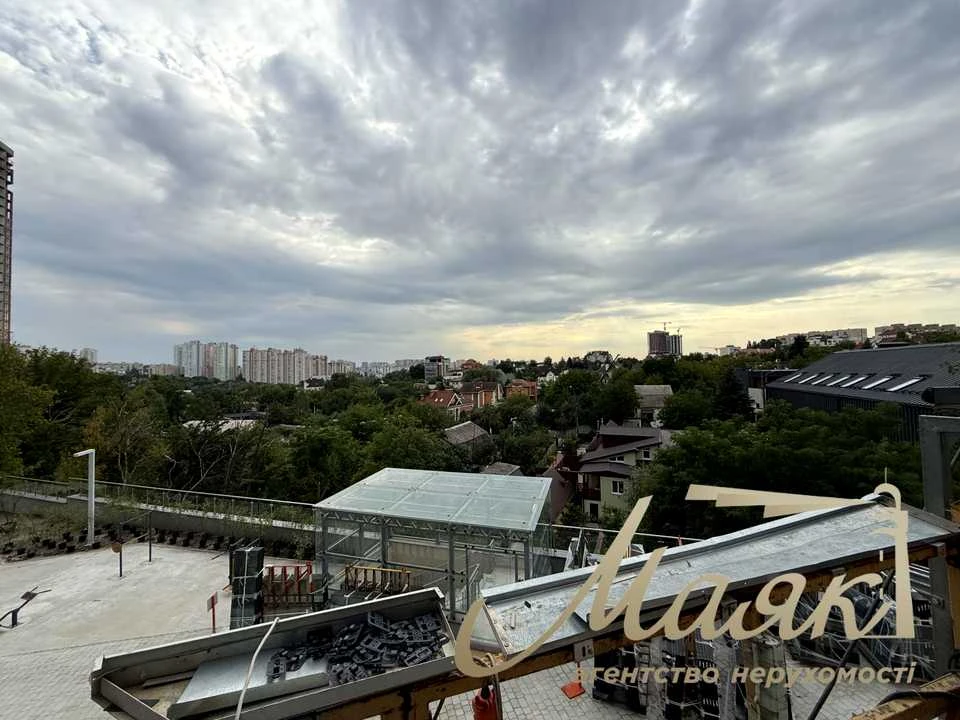 Будинок. Київ, Андрія Верхогляда вул. (Михайла Драгомирова)