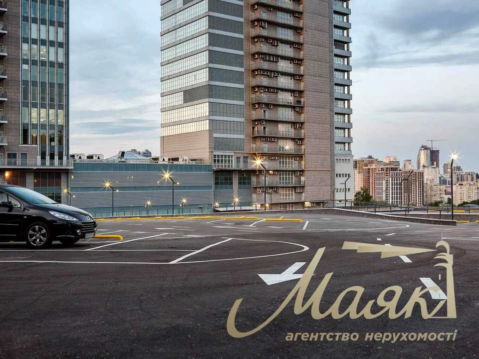 Будинок. Київ, Миколи Амосова вул.