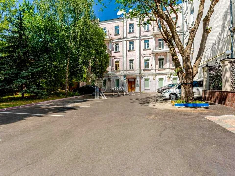 Будинок. Київ, Богдана Хмельницького вул.