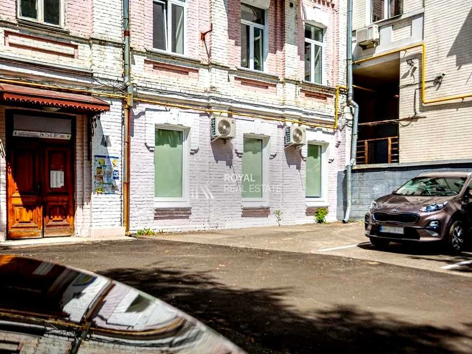 Будинок. Київ, Богдана Хмельницького вул.