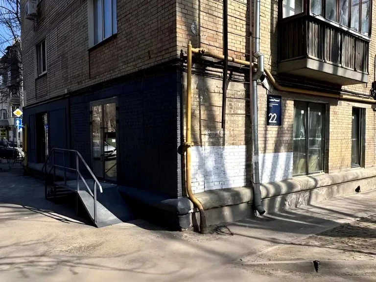 Будинок. Київ, Іоанна Павла II вул. (Патріса Лумумби)