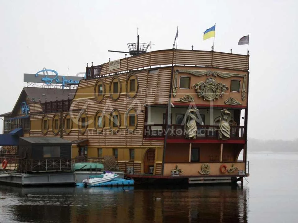 Будинок. Київ, Наддніпрянське шосе
