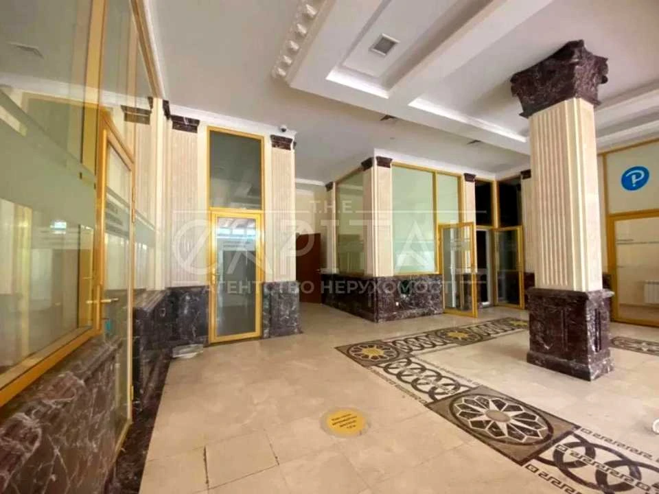Будинок. Київ, Лесі Українки бульв.