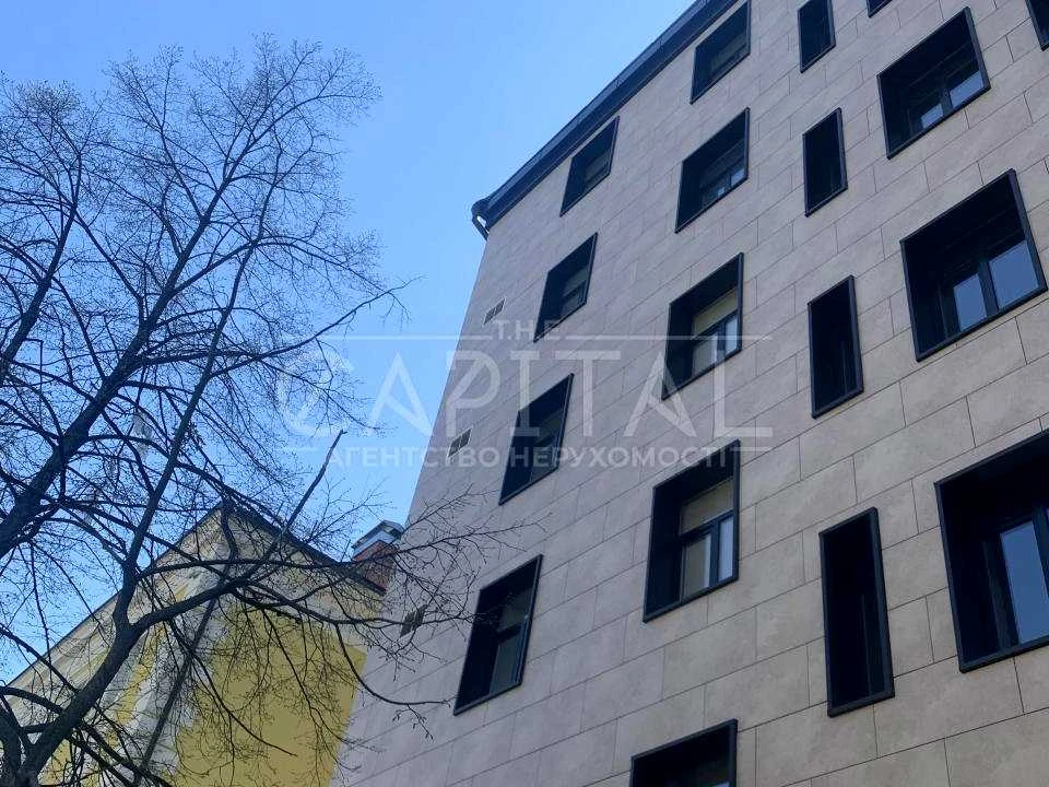Будинок. Київ, Євгена Гуцала пров. (Кутузова)
