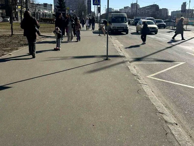 Будинок. Київ, Оболонський просп.
