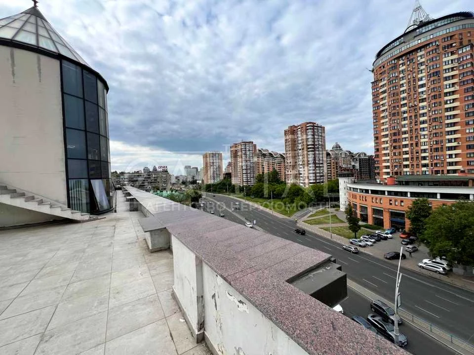 Будинок. Київ, Лесі Українки бульв.