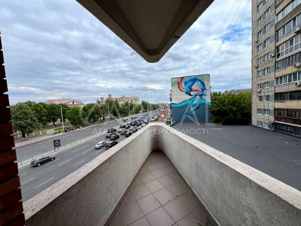 Будинок. Київ, Лесі Українки бульв.