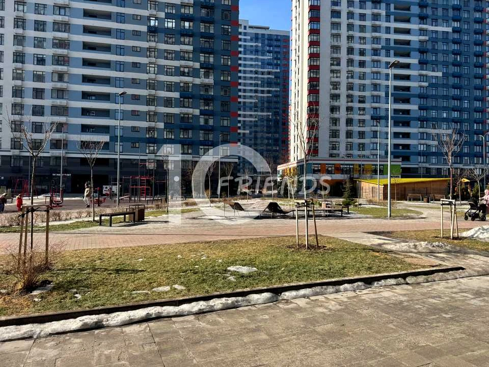 Будинок. Київ, Євгена Сверстюка вул. (Марини Раскової)