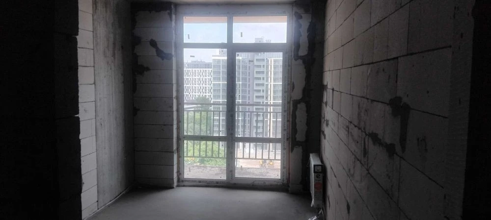 I am selling a 1-room apartment in a new building with documents in the Kryshtale residential complex.