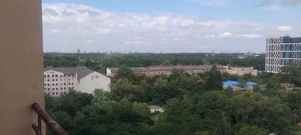 I am selling a 1-room apartment in a new building with documents in the Kryshtale residential complex.