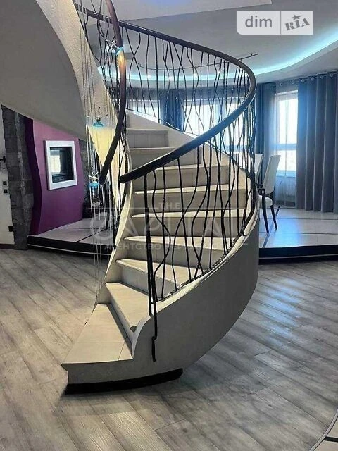 Продажа 3к квартиры 181 кв. м по ул. Ахматовой Анны 13Г.