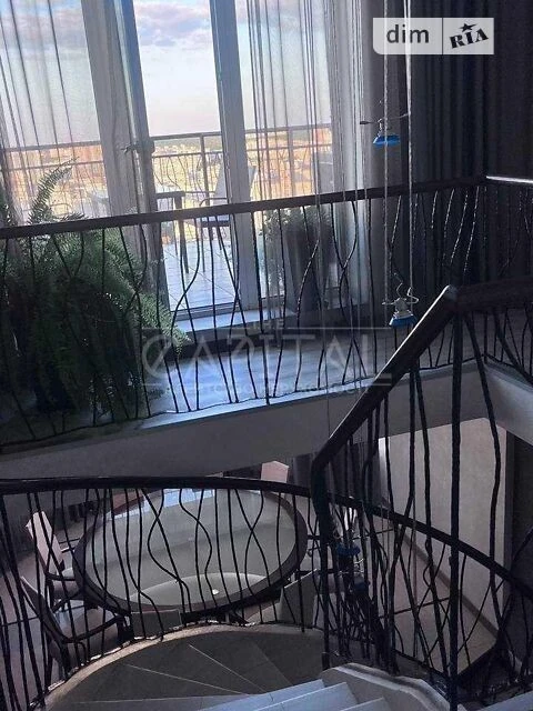 Продажа 3к квартиры 181 кв. м по ул. Ахматовой Анны 13Г.