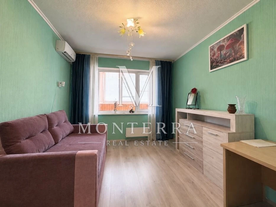 For sale 2-room apartment with renovation, 1st floor, Troyeshchyna Avenue.