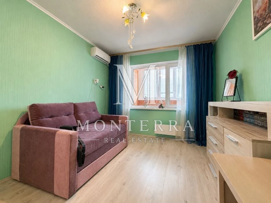 For sale 2-room apartment with renovation, 1st floor, Troyeshchyna Avenue.