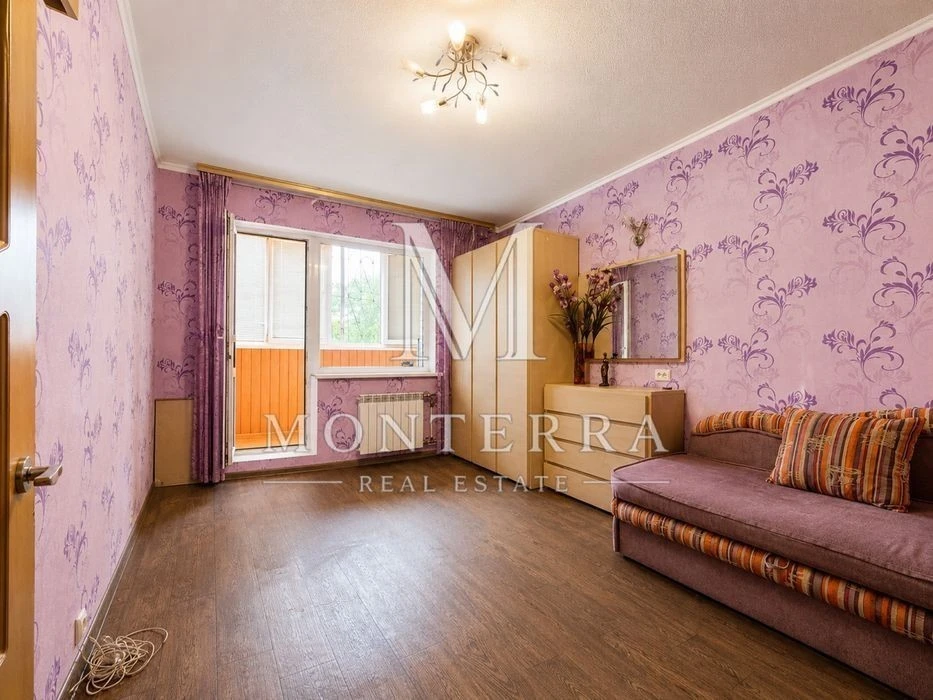 For sale 2-room apartment with renovation, 1st floor, Troyeshchyna Avenue.