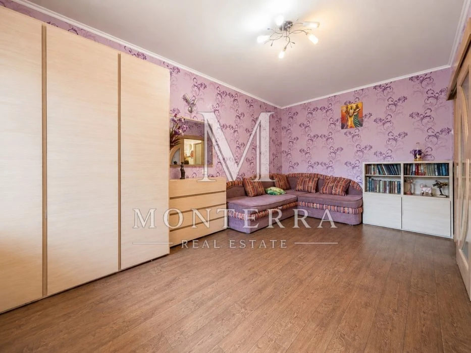 For sale 2-room apartment with renovation, 1st floor, Troyeshchyna Avenue.