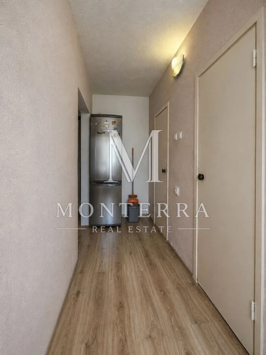 For sale 2-room apartment with renovation, 1st floor, Troyeshchyna Avenue.