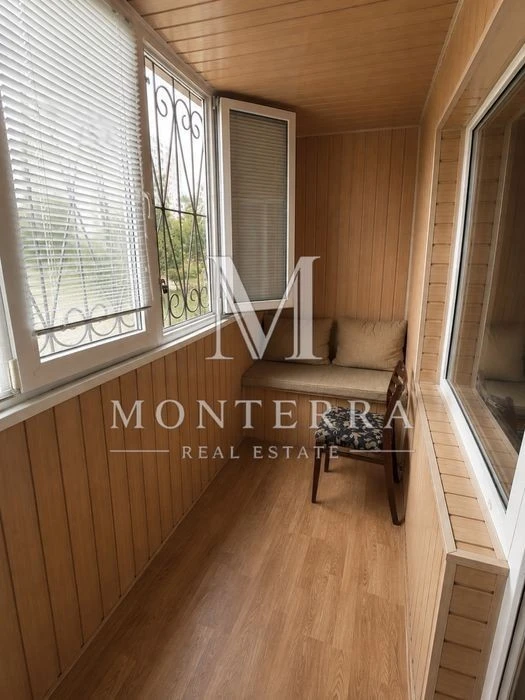 For sale 2-room apartment with renovation, 1st floor, Troyeshchyna Avenue.
