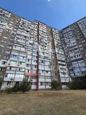 For sale 2-room apartment with renovation, 1st floor, Troyeshchyna Avenue.