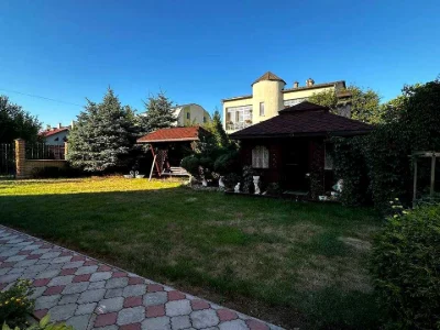 Будинок. Львів, Мирослава Іванюти вул.