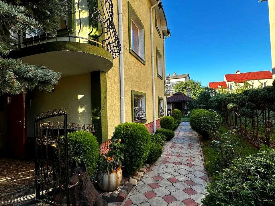 Будинок. Львів, Мирослава Іванюти вул.
