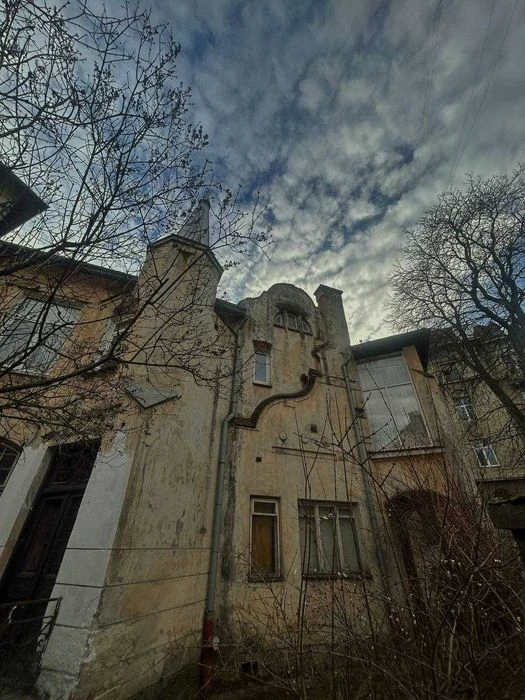 Продаж історичної вілли в ближньому центрі