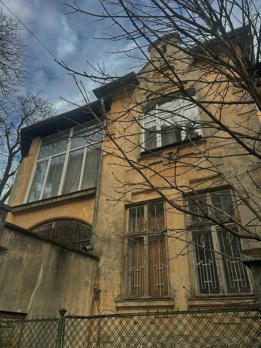 Продаж історичної вілли в ближньому центрі