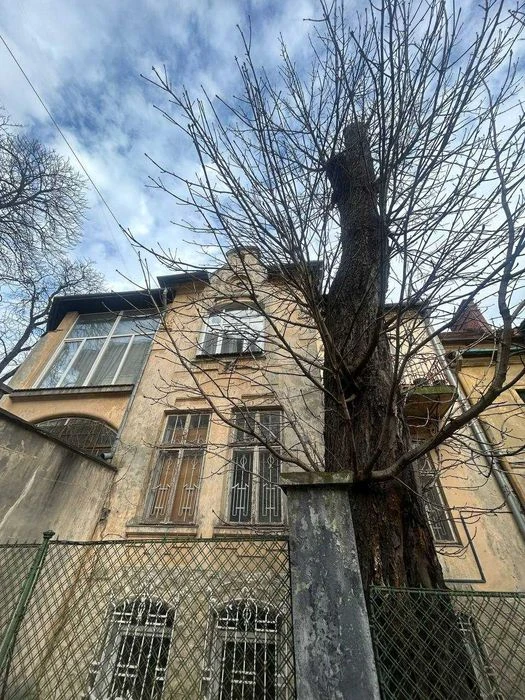 Продаж історичної вілли в ближньому центрі