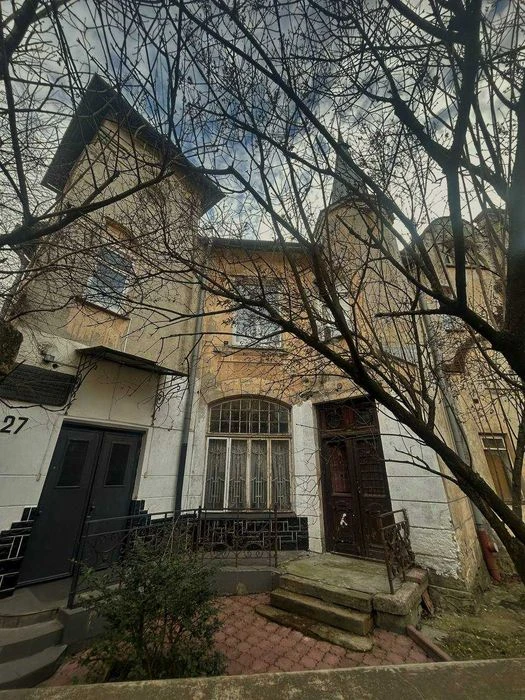 Продаж історичної вілли в ближньому центрі