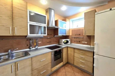2 rooms LENINGRADKA on the middle floor FURNITURE APPLIANCES kitchen