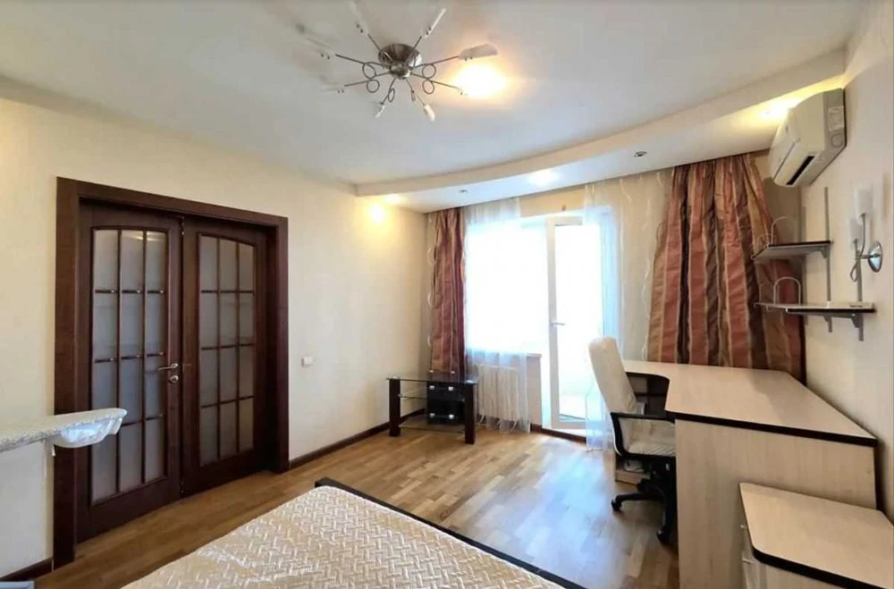 2 rooms LENINGRADKA on the middle floor FURNITURE APPLIANCES kitchen