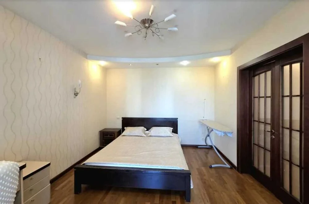 2 rooms LENINGRADKA on the middle floor FURNITURE APPLIANCES kitchen