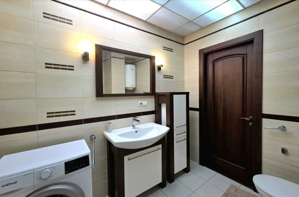 2 rooms LENINGRADKA on the middle floor FURNITURE APPLIANCES kitchen