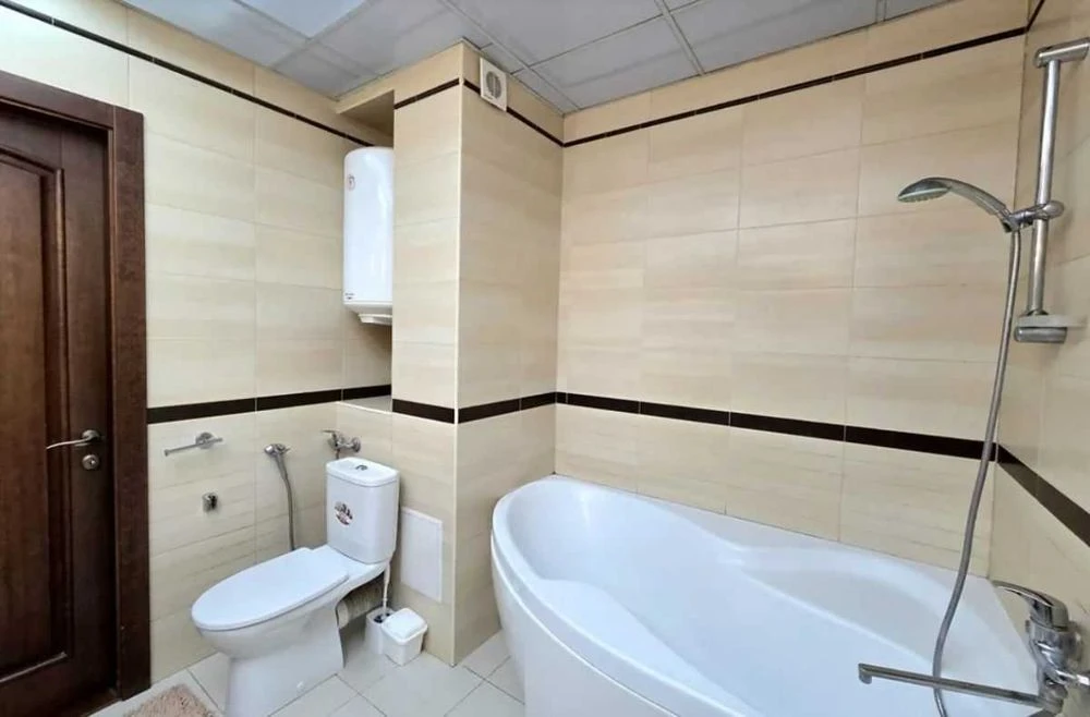2 rooms LENINGRADKA on the middle floor FURNITURE APPLIANCES kitchen
