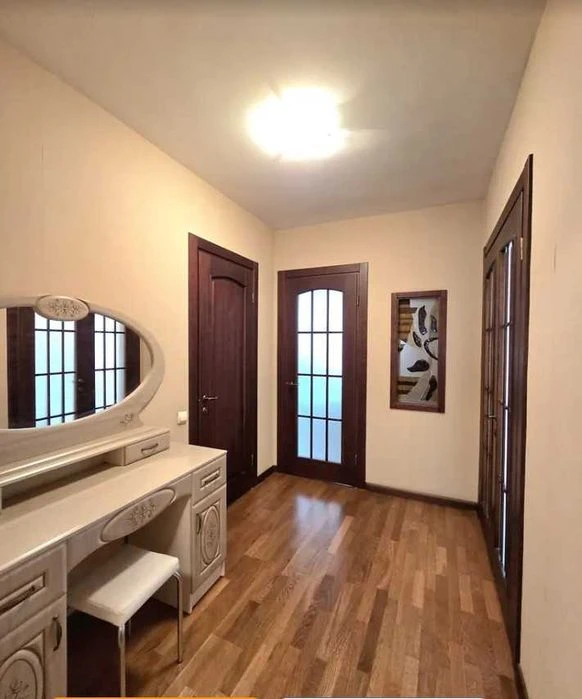 2 rooms LENINGRADKA on the middle floor FURNITURE APPLIANCES kitchen