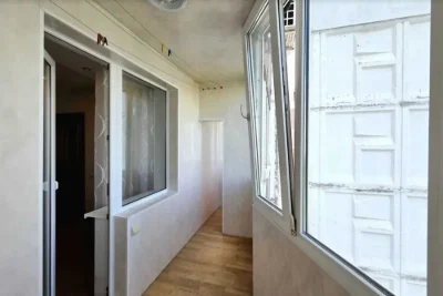 2 rooms LENINGRADKA on the middle floor FURNITURE APPLIANCES kitchen